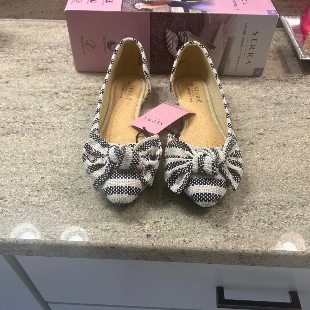 🌸 NEW 🌸 Serra Navy/White Bow Flats